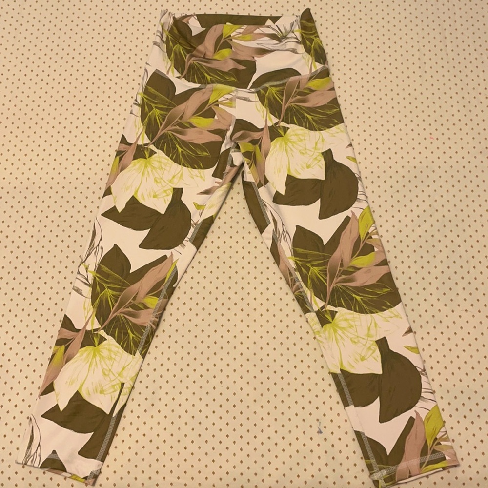 NEW NEVER BEFORE WORN DYI Leggings Small